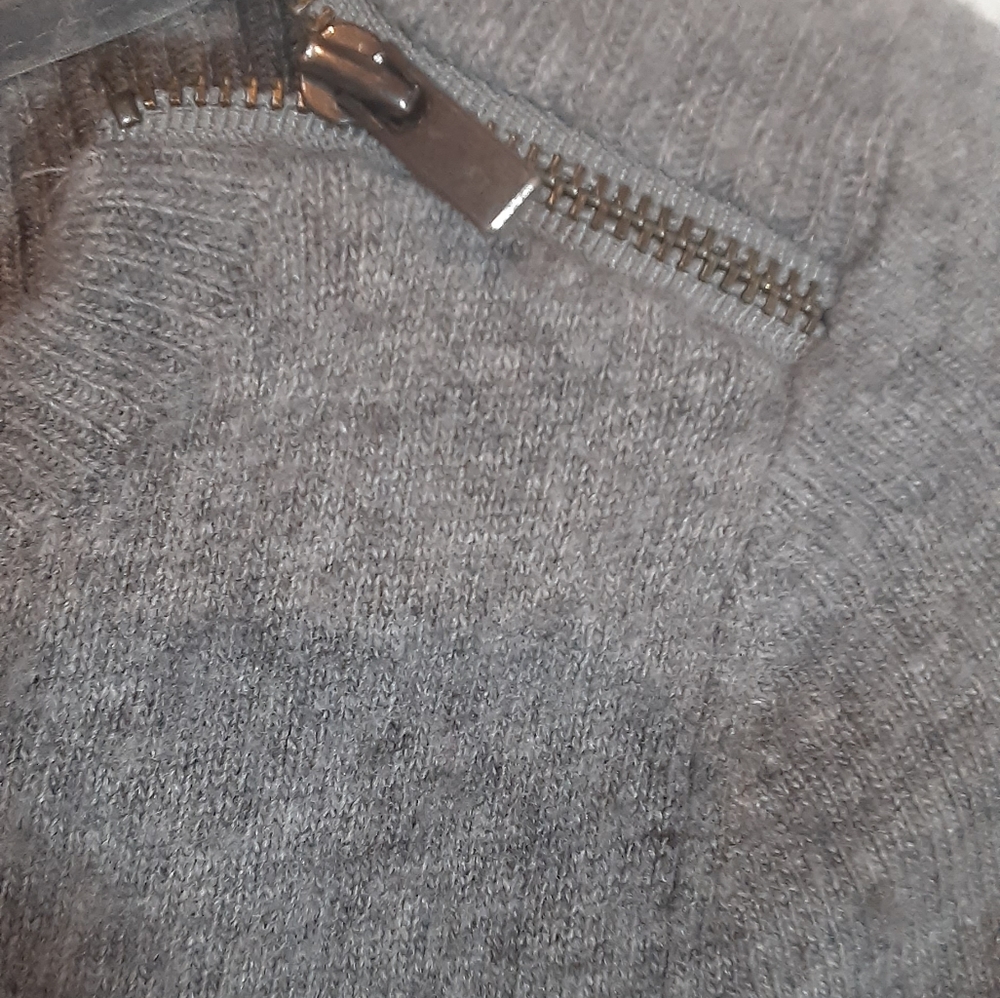 Banana republic gray sweater - Picture 6 of 6